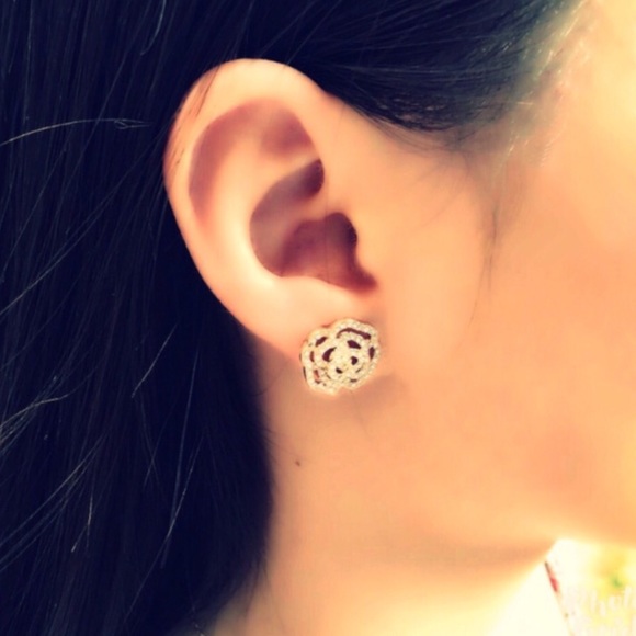 New Kate Spade Gold Crystal Rose Pavè Earrings - Picture 4 of 5